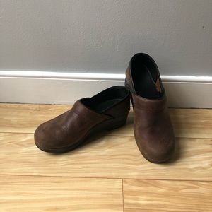 Nubuck Dansko clogs